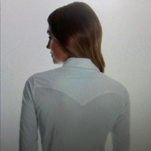 Wrangler White Top with Brown Logo Tag - Picture 3 of 10